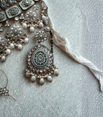 Load image into Gallery viewer, Heer Ivory Kundan Set
