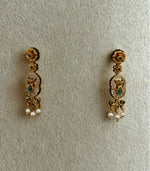 Load image into Gallery viewer, Maharani Heritage Kundan &amp; Bead Necklace Set
