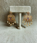 Load image into Gallery viewer, Hams Pendant Heritage Kundan &amp; Bead Necklace Set
